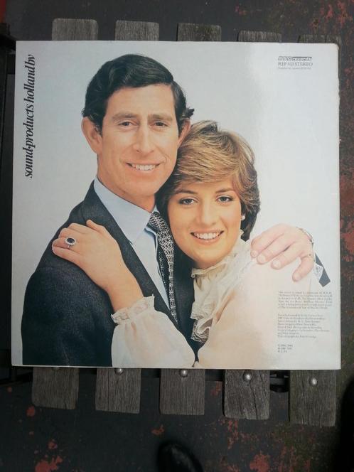 Royal wedding Charles & Diana in London: LP + foto's + tekst, Verzamelen, Koninklijk Huis en Royalty, Zo goed als nieuw, Overige typen