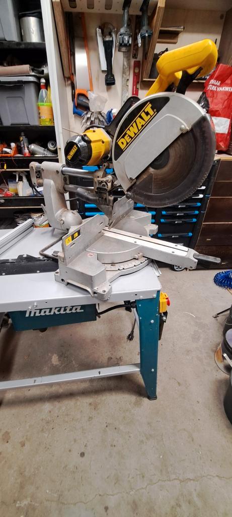 makita zaagtafel en dewalt afkortzaag, Doe-het-zelf en Verbouw, Gereedschap | Zaagmachines, Gebruikt, Afkortzaag, 1200 watt of meer