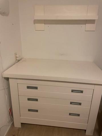 Commode en box te koop beschikbaar voor biedingen