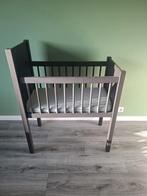 Zwarte Kidsmill wieg met matras, Kinderen en Baby's, Babywiegjes en Ledikanten, Ophalen, Zo goed als nieuw, Ledikant