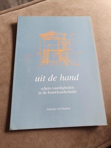 Uit de hand, schetsvaardigheden in de bouwkundestudie beschikbaar voor biedingen