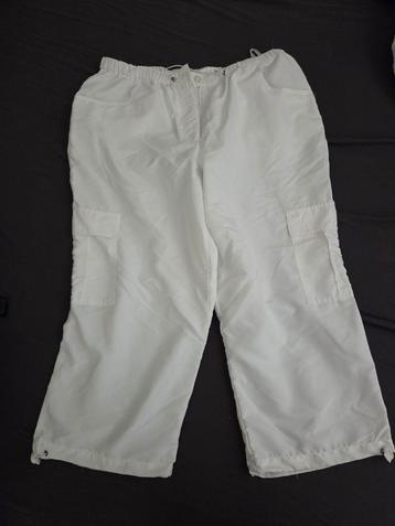 Leuke witte 3/4 broek  super fijne lichte stof beschikbaar voor biedingen