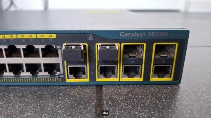 Cisco Catalyst 2960G 48 poorts Gigabit Switch met SFP's, Computers en Software, Netwerk switches, Gebruikt, Ophalen of Verzenden