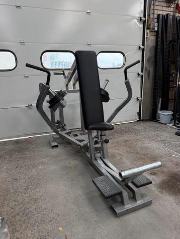 Panatta Decline Convergent chestpress/ brustpresse beschikbaar voor biedingen