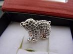 Swarovski Beertjes Broche met pin, Ophalen of Verzenden, Zo goed als nieuw, Sieraad of Horloge