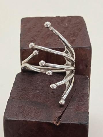 Spectaculaire ring beschikbaar voor biedingen