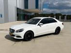 Mercedes-Benz E-Klasse E200 2013 Wit, Auto's, Achterwielaandrijving, 4 cilinders, Leder en Stof, Wit