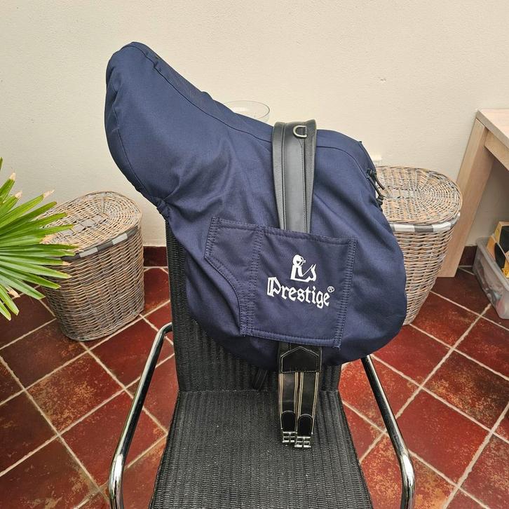 Paris prestige springzadel te koop of ruilen dressuurzadel, Dieren en Toebehoren, Paarden en Pony's | Zadels, Zo goed als nieuw