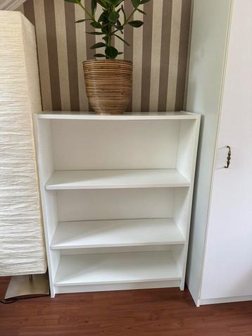 Boekenkast - 3 stuks, 10,- per kast beschikbaar voor biedingen