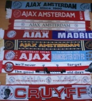 Ajax Amsterdam Voetbalshawls Diverse beschikbaar voor biedingen