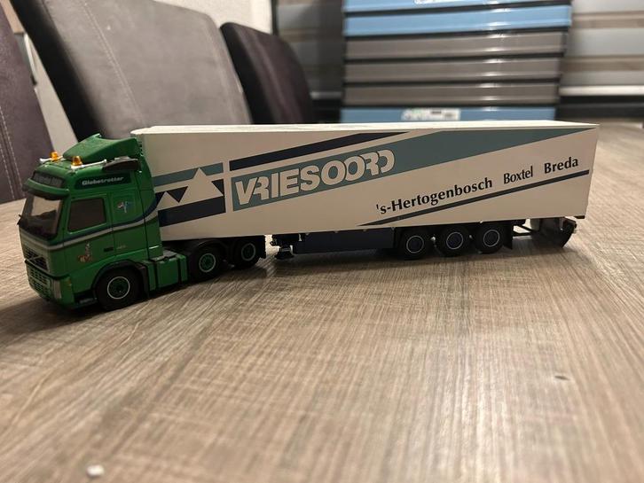 Tekno. 2x Volvo FH globetrotter Vriesoordmet 3 asser koeler, Hobby en Vrije tijd, Modelauto's | 1:50, Zo goed als nieuw, Bus of Vrachtwagen