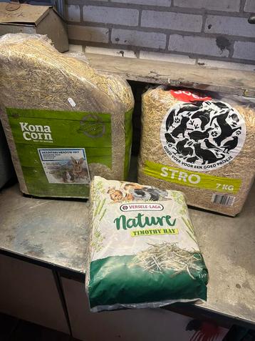 Stro en hooi knaagdieren / konijnen/ hamster / cavia beschikbaar voor biedingen