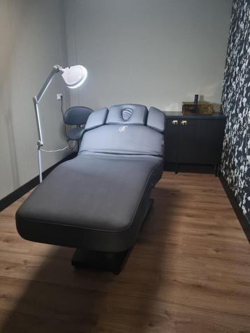 Complete saloninrichting – behandelstoel, tabouret & meer beschikbaar voor biedingen