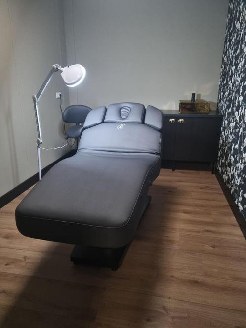 Complete saloninrichting – behandelstoel, tabouret & meer, Huis en Inrichting, Overige Huis en Inrichting, Zo goed als nieuw, Ophalen