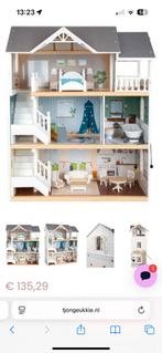 Houten poppenhuis villa zeer zorgvuldig mee omgegaan, Kinderen en Baby's, Speelgoed | Poppenhuizen, Ophalen, Zo goed als nieuw