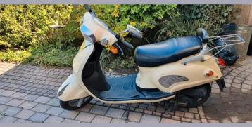 Nette snelle scooter beschikbaar voor biedingen