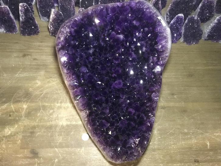 Amethist Geode (7) 35,7 kg 42x58x25 cm, diep paars van kleur, Verzamelen, Mineralen en Fossielen, Mineraal, Ophalen of Verzenden