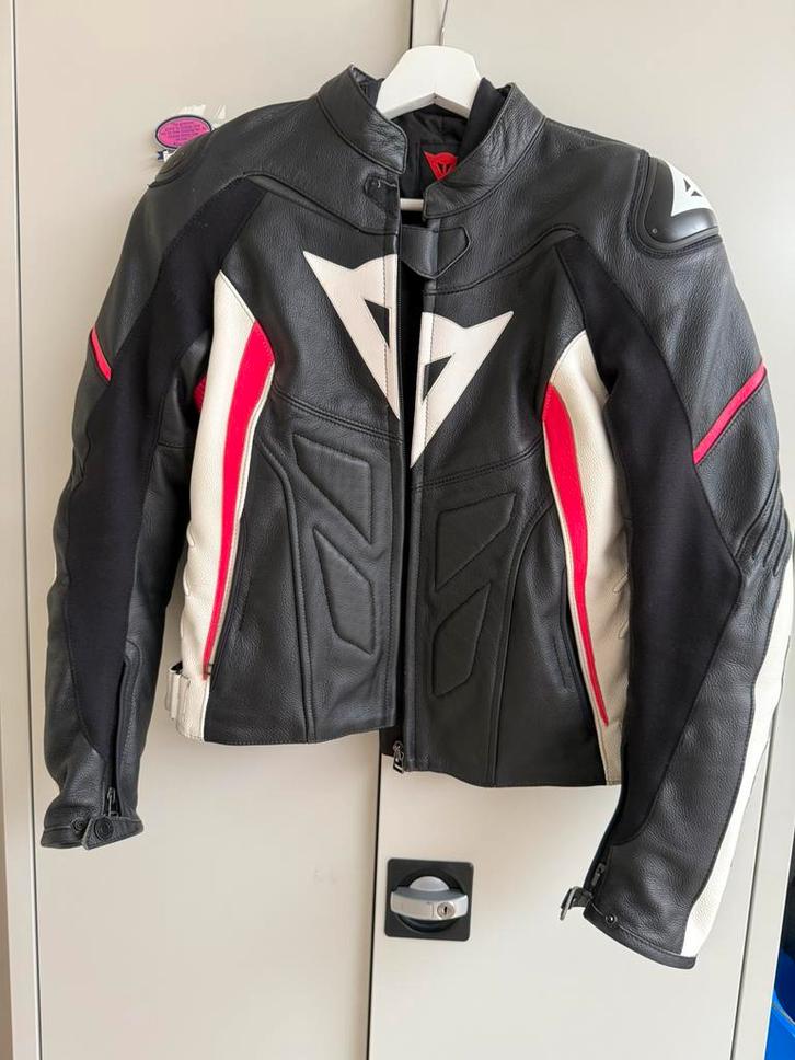 Dainese Avro D1 Lady Motorjas – Zwart/Roze – Maat 42, Motoren, Kleding | Motorkleding, Jas | leer, Dames, Nieuw zonder kaartje