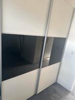 Kledingkast Zweefdeurkast met zwarte glasstrook 150 breed, Huis en Inrichting, Kasten | Kledingkasten, Gebruikt, 100 tot 150 cm
