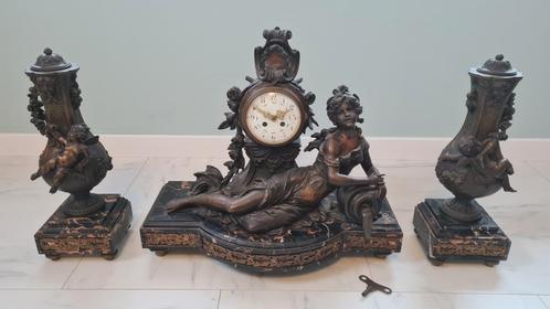 L&F Moreau franse spelter en marmer klok garnituur, Antiek en Kunst, Antiek | Klokken, Ophalen