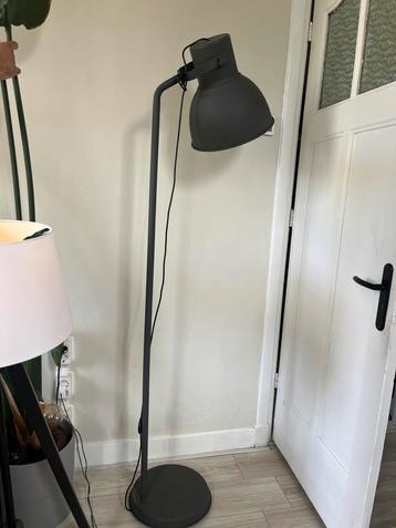 HEKTAR staande lamp beschikbaar voor biedingen