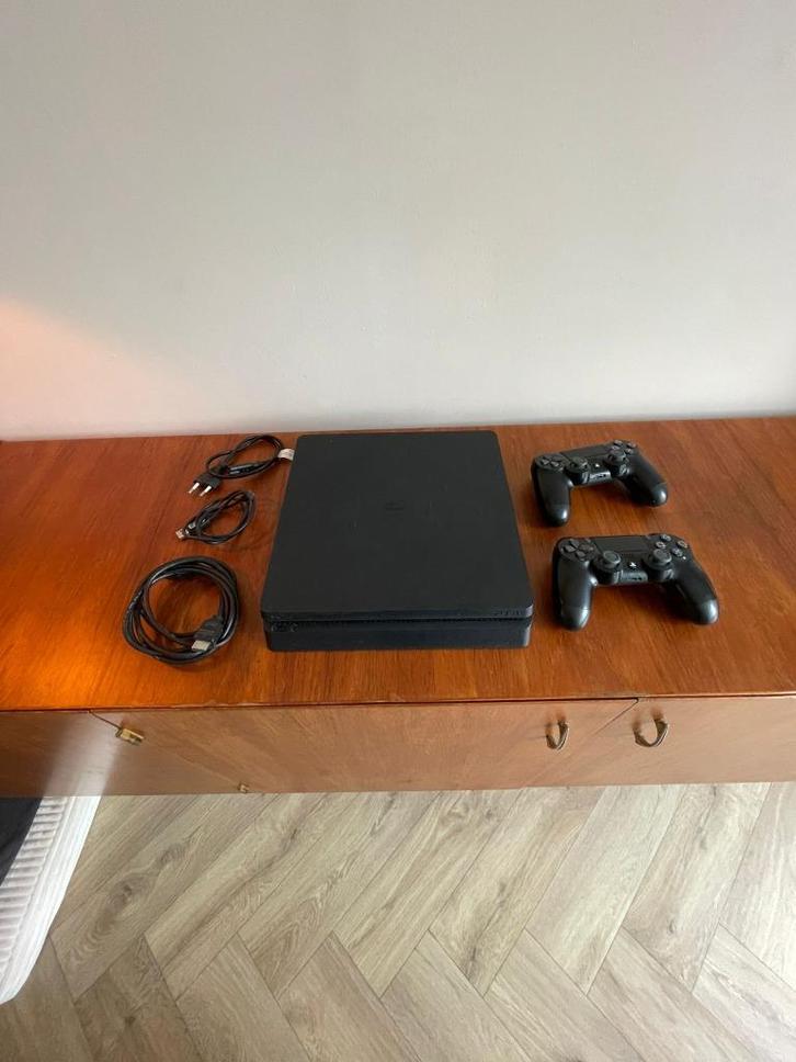 Playstation 4 Slim 500GB | 2 controllers | Compleet & netjes, Spelcomputers en Games, Spelcomputers | Sony PlayStation 4, Gebruikt