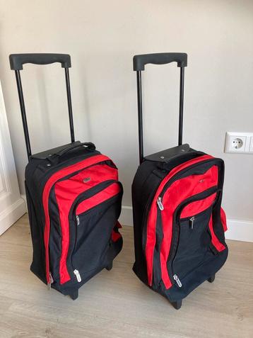 2x kleine (kinder-) trolley 47x30x20 cm beschikbaar voor biedingen