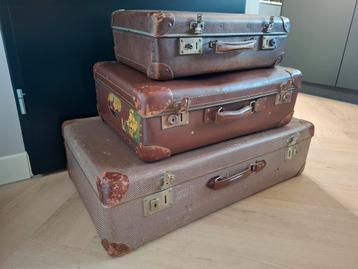  Bruine vintage / brocante koffers beschikbaar voor biedingen