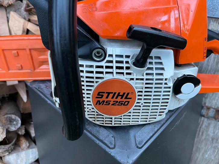 Stihl MS 250 kettingzaag, Tuin en Terras, Hand-tuingereedschap, Gebruikt, Overige soorten, Ophalen of Verzenden