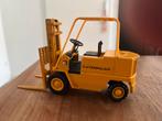 Caterpillar heftruck Nr 215 metaal, Hobby en Vrije tijd, Modelauto's | Overige schalen, Verzenden, Gebruikt