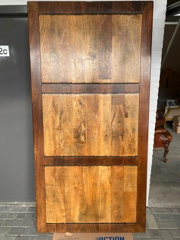 Houten Eettafel - Robuust en Stijlvol beschikbaar voor biedingen