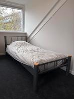 1 persoons bed 220cm lang, Huis en Inrichting, Slaapkamer | Bedden, Ophalen, 90 cm, Eenpersoons, Zo goed als nieuw