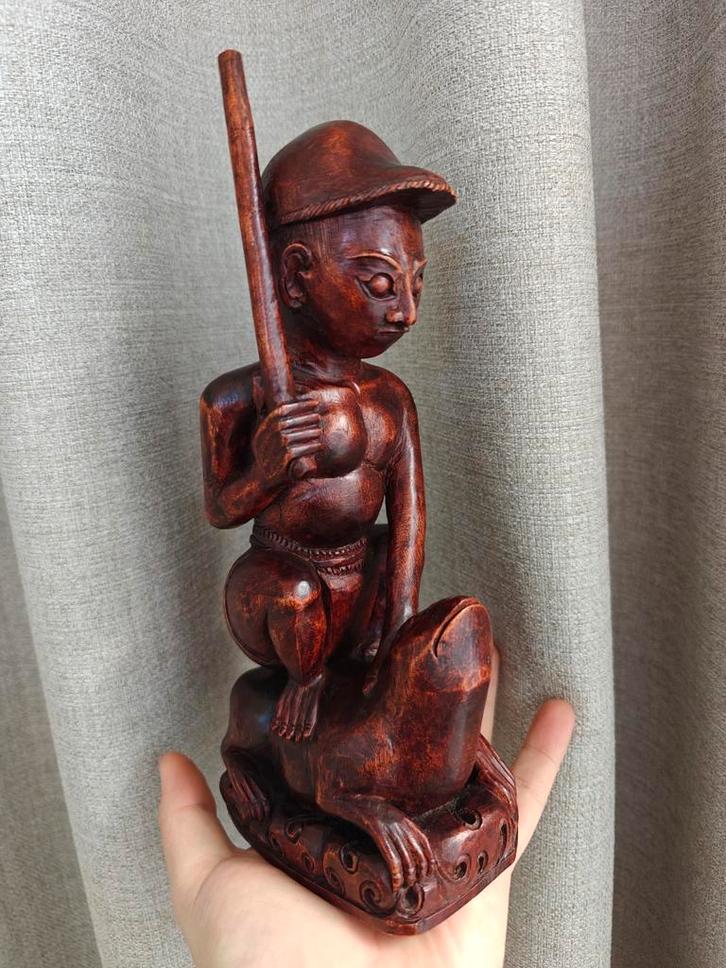 Balinese Art Deco Man/boer op Kikker houtsnijwerk Indonesië, Antiek en Kunst, Kunst | Beelden en Houtsnijwerken, Ophalen of Verzenden
