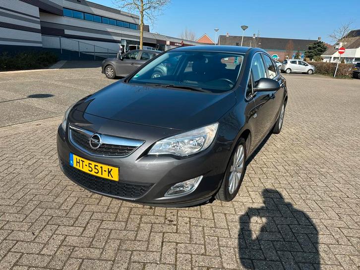 Opel Astra 1.4 Cosmo, Auto's, Opel, Particulier, Astra, Benzine, A, Hatchback, Handgeschakeld, Geïmporteerd, Zilver of Grijs, Leder en Stof