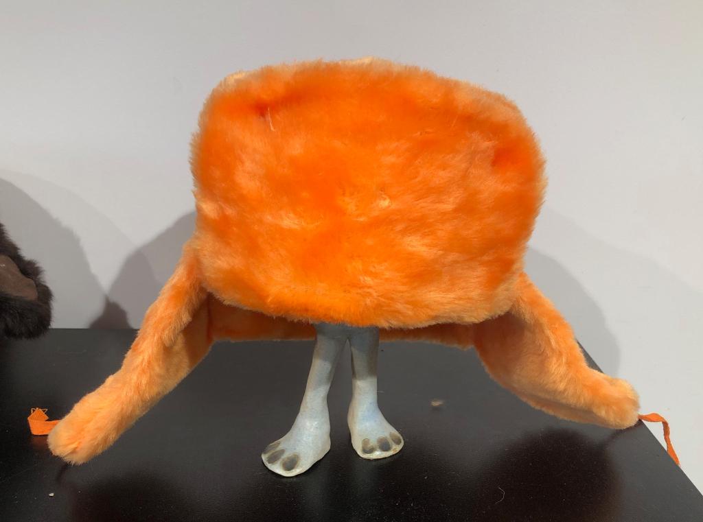 Oranje bontbuts met oorflappen uit USSR, Ophalen of Verzenden, Nieuw, Maat 42/44 (L), Muts