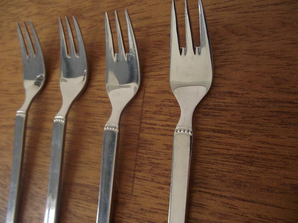 4 WMF Ravenna Cromargan parelrand dessert vorkje 16 cm p st, Ophalen of Verzenden