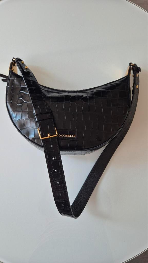 Coccinelle Anais Crescent Crossbody Tas - Zeer Nette Staat, Sieraden, Tassen en Uiterlijk, Tassen | Damestassen, Zo goed als nieuw