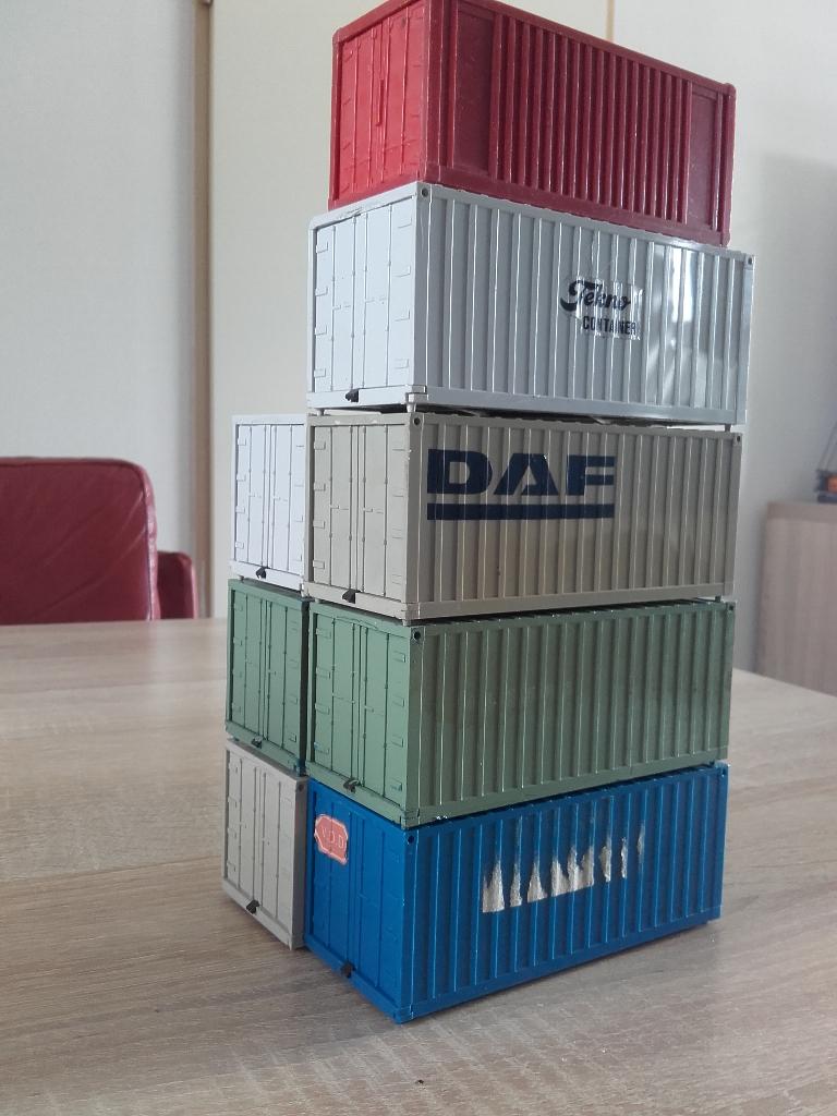 Hele stack 20' containers., Ophalen of Verzenden, Gebruikt, Bus of Vrachtwagen, Tekno