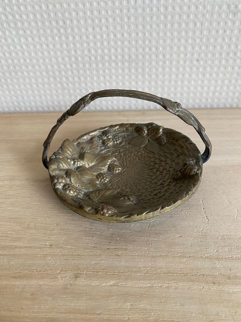Decoratief koperen serveerschaaltje met handvat, Antiek en Kunst, Antiek | Koper en Brons, Ophalen of Verzenden, Koper