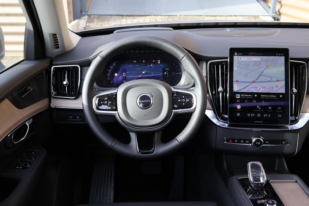 Volvo XC90 T8 Plug-in hybrid AWD Plus Bright | Panoramadak |, Gebruikt, 4 cilinders, 1969 cc, 7 stoelen