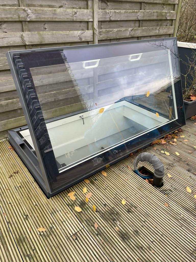 Dakluik, handmatig bedienbaar, Ophalen, Aluminium, Zo goed als nieuw, Inclusief glas