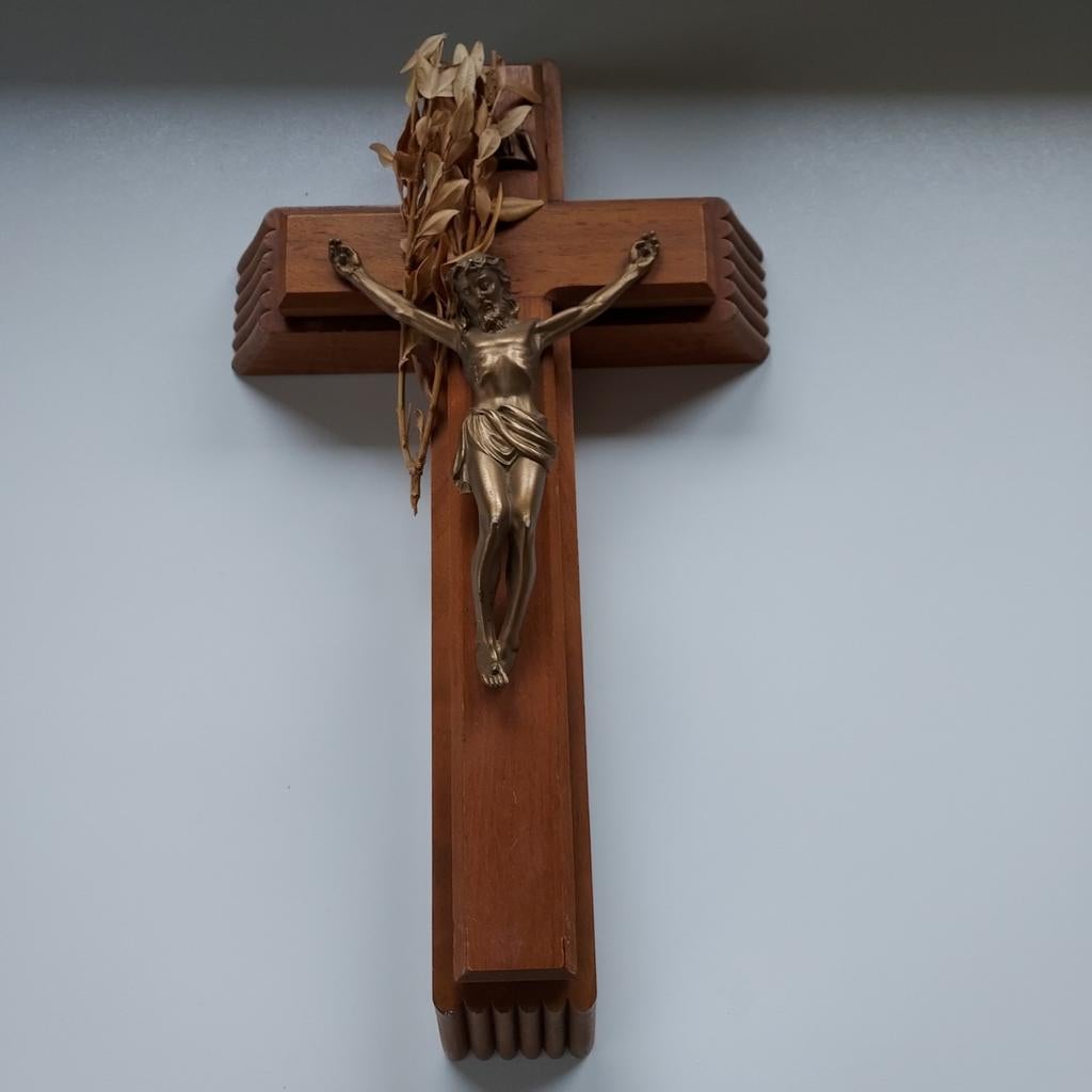 Houten kruis met flesje wijwater en kaarsenstandaards, Ophalen of Verzenden
