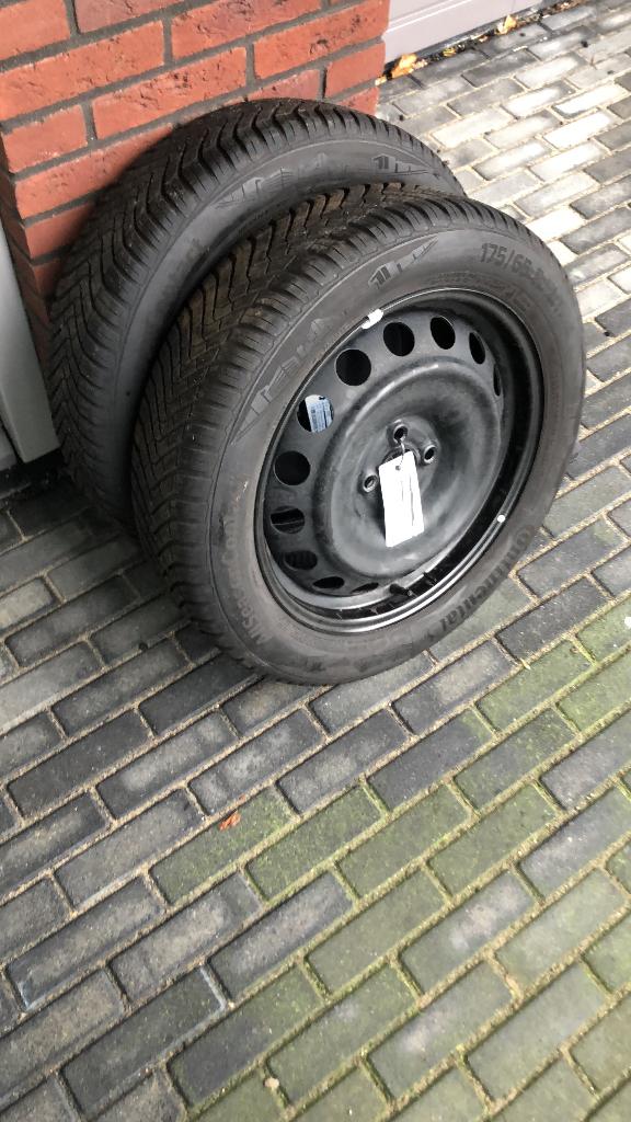 Velgen met allseason banden Aygo Cross, Auto-onderdelen, Banden en Velgen, Ophalen, Gebruikt, 175 mm, 17 inch