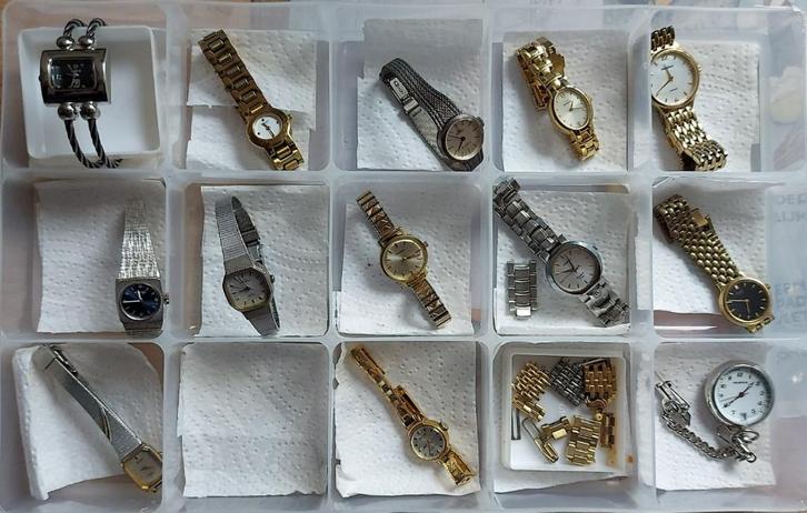 Collectie met 13 Dames horloges, Sieraden, Tassen en Uiterlijk, Horloges | Dames, Gebruikt, Overige merken, Overige materialen