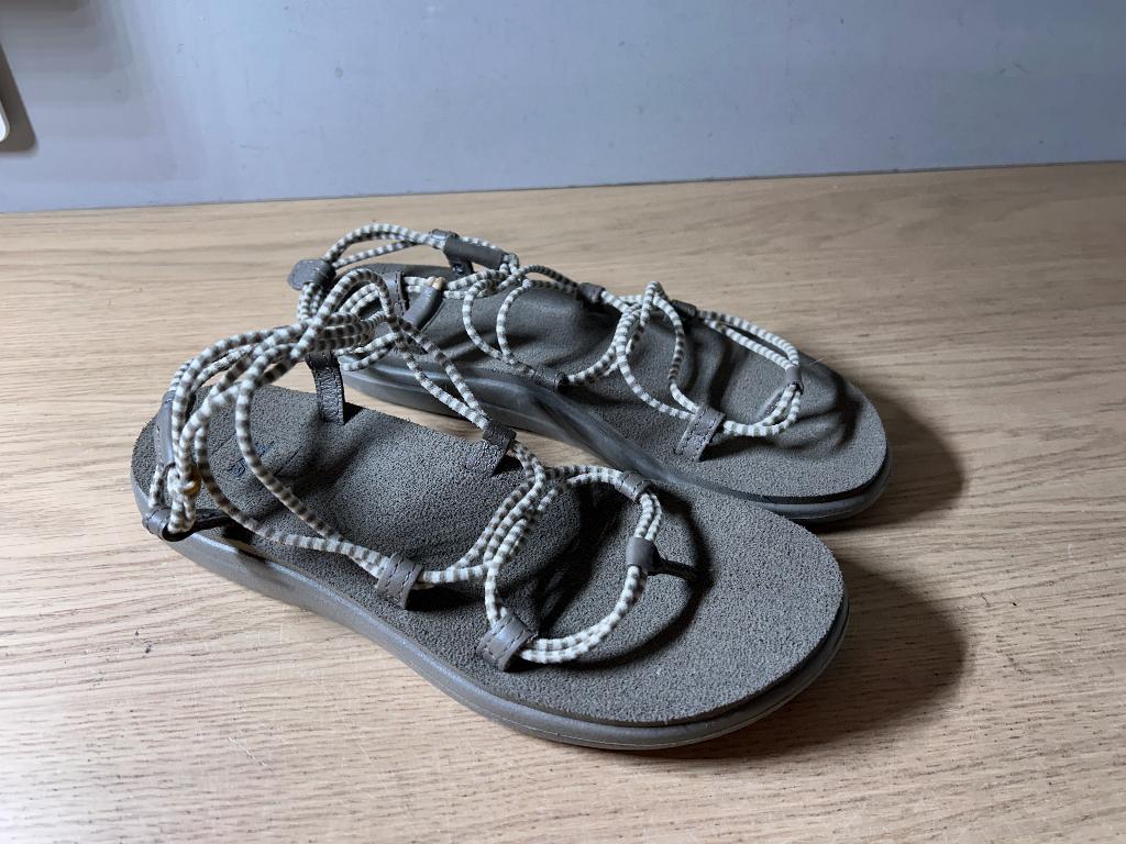 Teva Voya Infinity Sandalen Grijs Maat 38, Kleding | Dames, Schoenen, Zo goed als nieuw, Teva, Grijs, Sandalen of Muiltjes