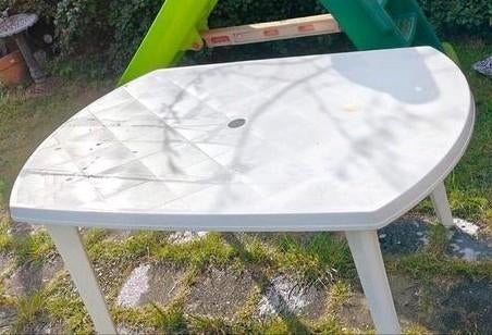 Tuinset: 1 tafel en 4 stoelen, Tuin en Terras, Ophalen, 4 zitplaatsen, Kunststof, Gebruikt