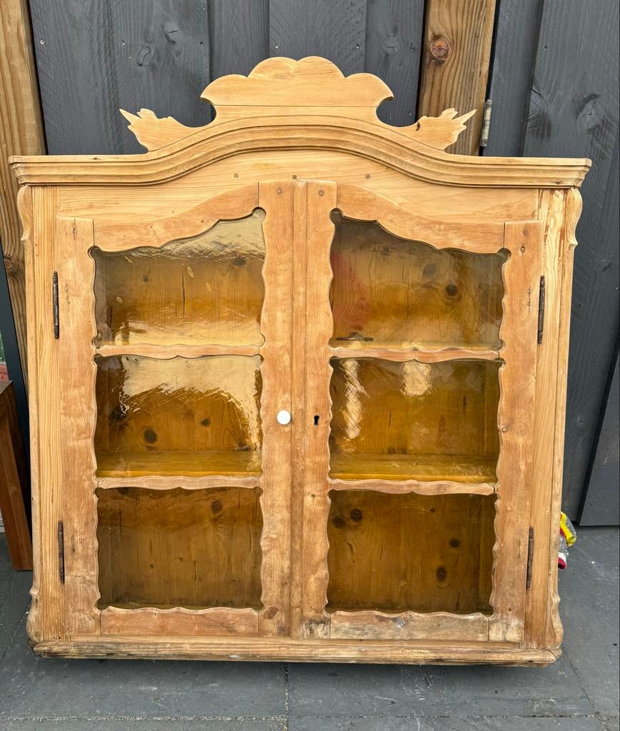 Antiek grenen hangkastje met geel glas, Ophalen of Verzenden