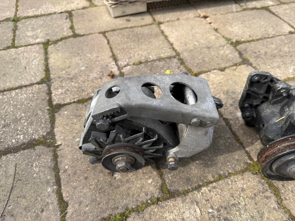 Dynamo en stuurbekrachtigingspomp voor Mercedes W / C 126., Ophalen of Verzenden, Gebruikt, Mercedes-Benz