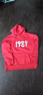 Rode Taylor Swift 1989 Hoodie - Maat S, Kleding | Dames, Taylor Swift Merch, Ophalen of Verzenden, Maat 36 (S), Rood