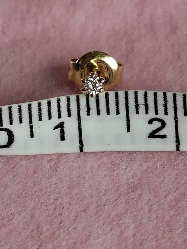 ENKELE OORBEL 14 karaat goud diamant 0,03ct oorknop, Sieraden, Tassen en Uiterlijk, Oorbellen, Ophalen of Verzenden, Zo goed als nieuw